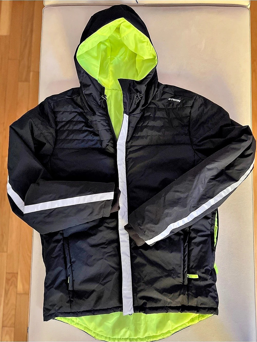 Decathlon Men's cycling jacket in Black & Green